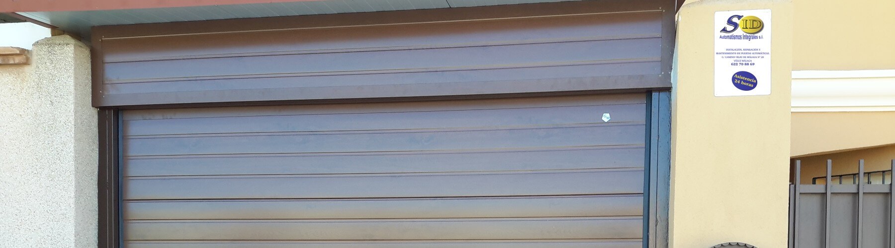 Ver los modelos y sistemas disponibles para puertas seccionales Puerta seccional de garaje de color marrón